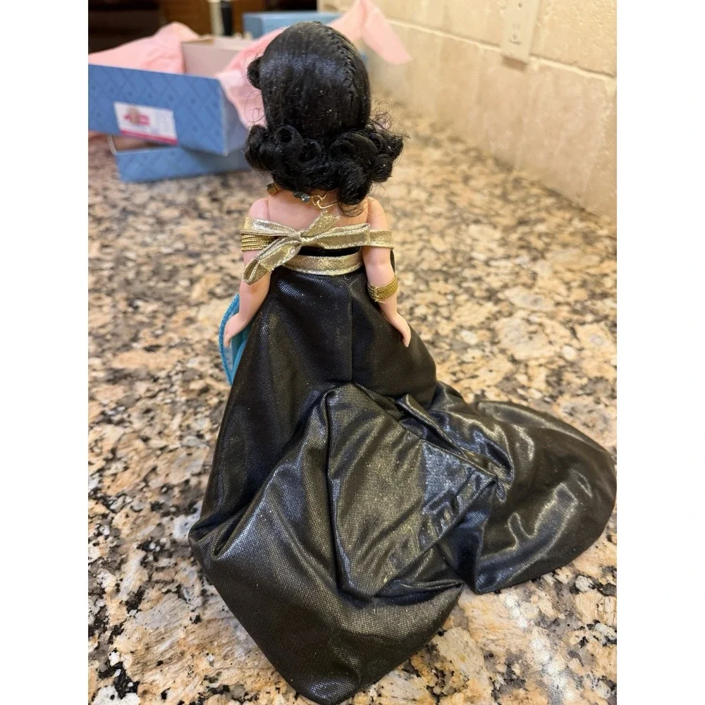 Madame Alexander Cleopatra 86002 1996 Legends #0023/2500 Doll Box COA